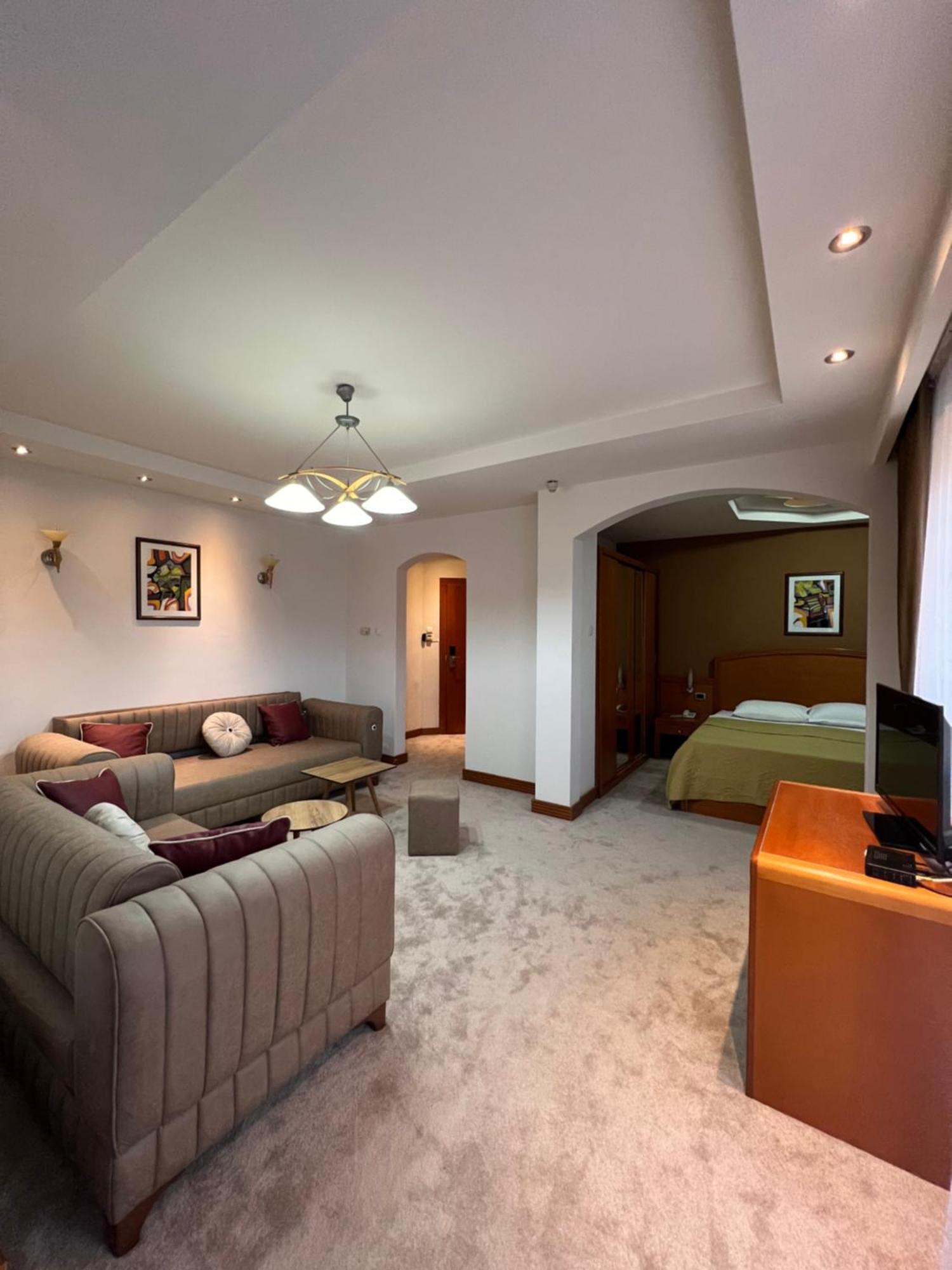 Hotel Princi I Arberit Pristina Extérieur photo